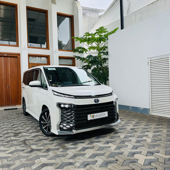 Toyota Voxy SZ 2025 ! Maximum Loaded Spec.