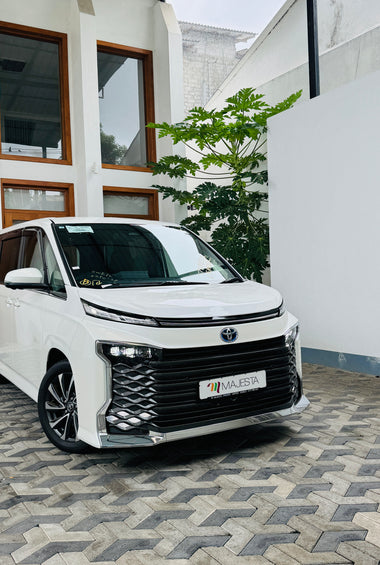 Toyota Voxy SZ 2025 ! Maximum Loaded Spec.